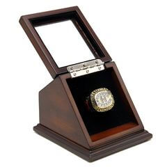 NHL 1986 Montreal Canadiens Stanley Cup Championship Replica Fan Ring with Wooden Display Case